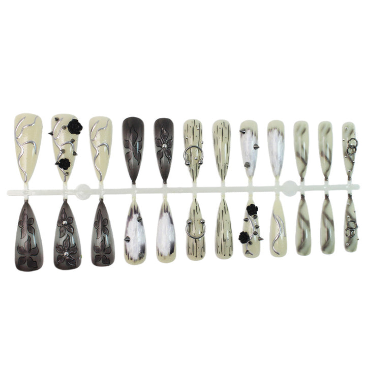 Kunstnagelset mit kreativen Halloween-Motiven und hochwertigen Verzierungen Karnz