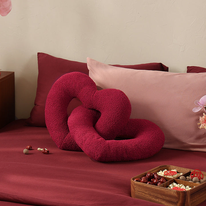 Geflochtenes Herz-Kuschelkissen-Duo mit Bouclé-Bezug und flexibler Füllung