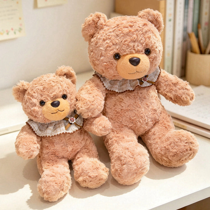 Locken-Fell Teddybär mit Rüschenschal und gestickter Nase Karnz