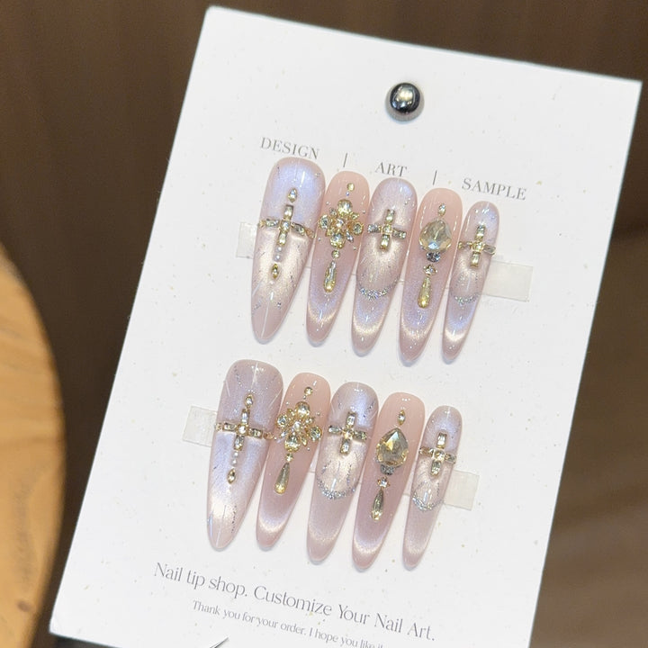 Kunstnägel Im Eleganten Gold-Design Karnz