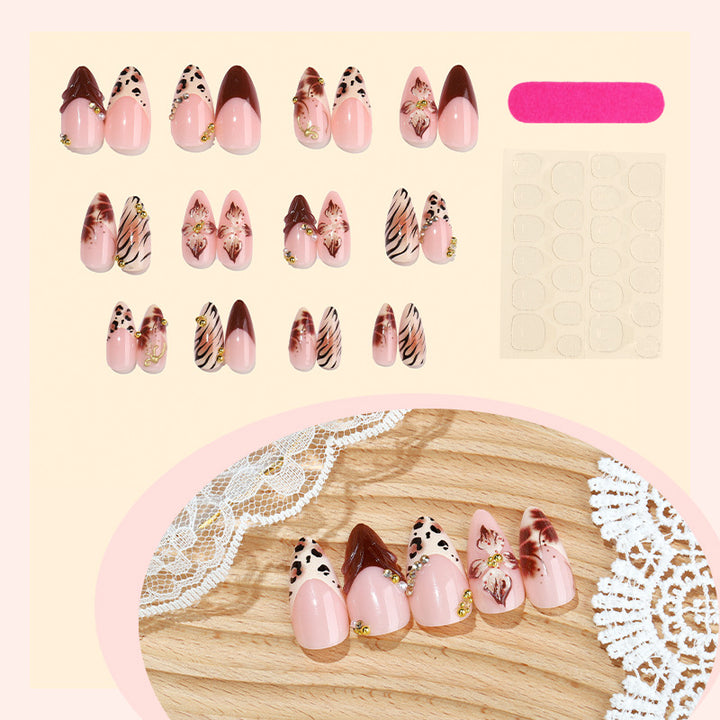 Künstlerisches Press-On-Nagelset mit floralen und Tierprint-Designs Karnz