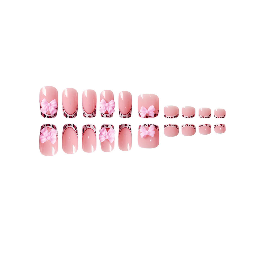 Dekoratives Nagelkunst-Design Karnz