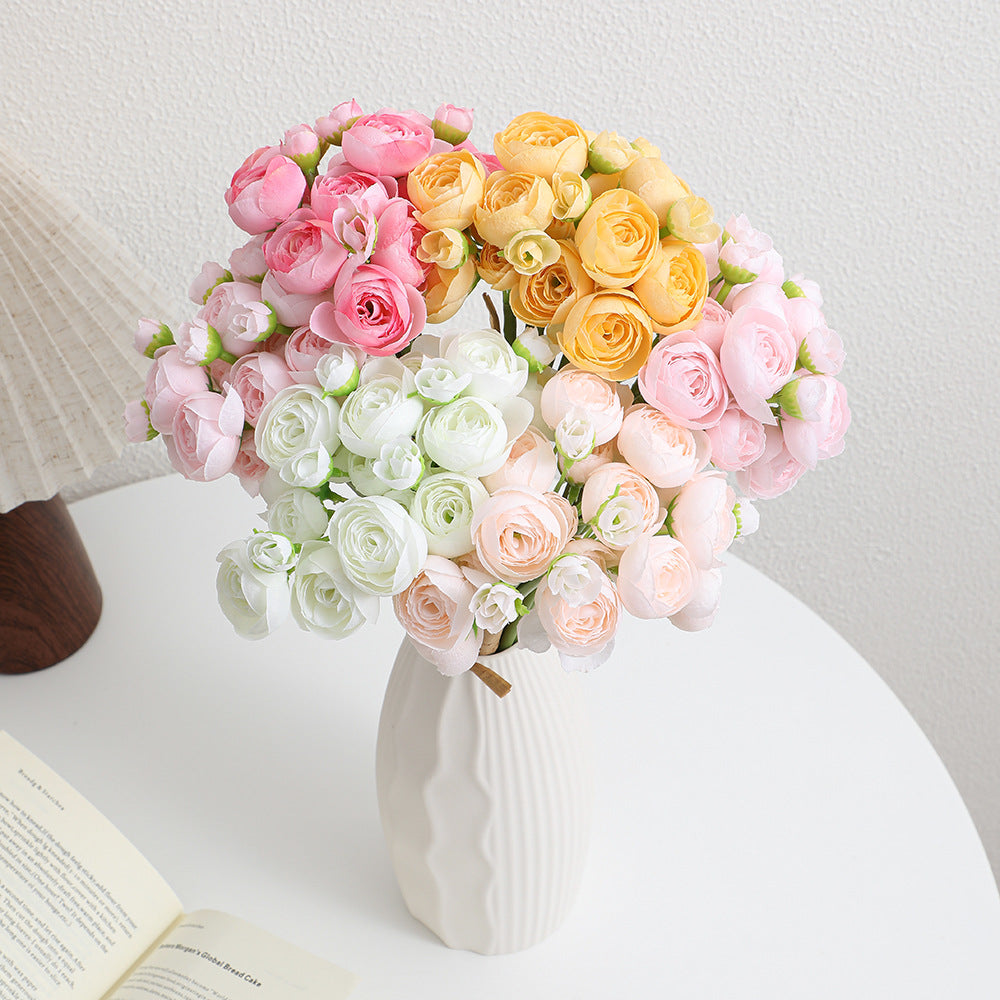 Dekorativer Kunststrauß mit eleganten Rosen Karnz