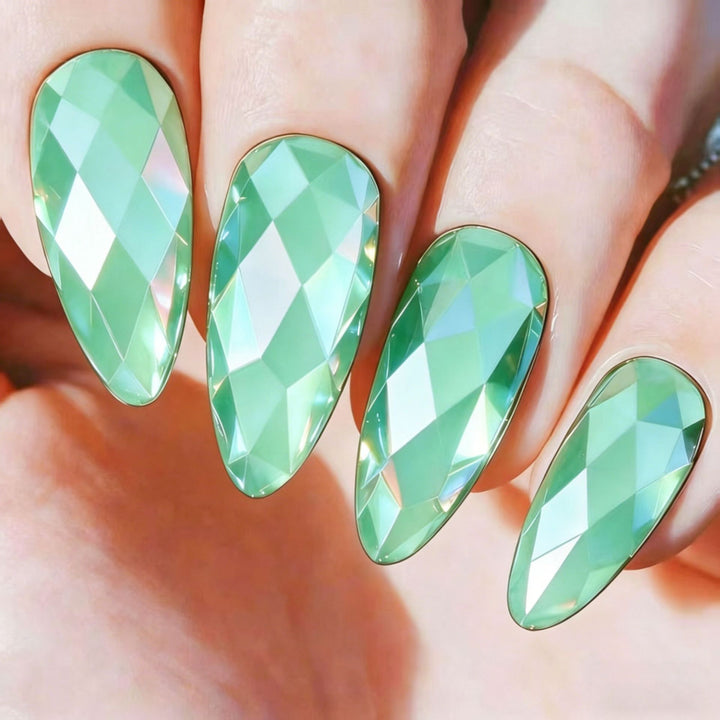 Kunstnägel mit Facettiertem Glitzerdesign Karnz
