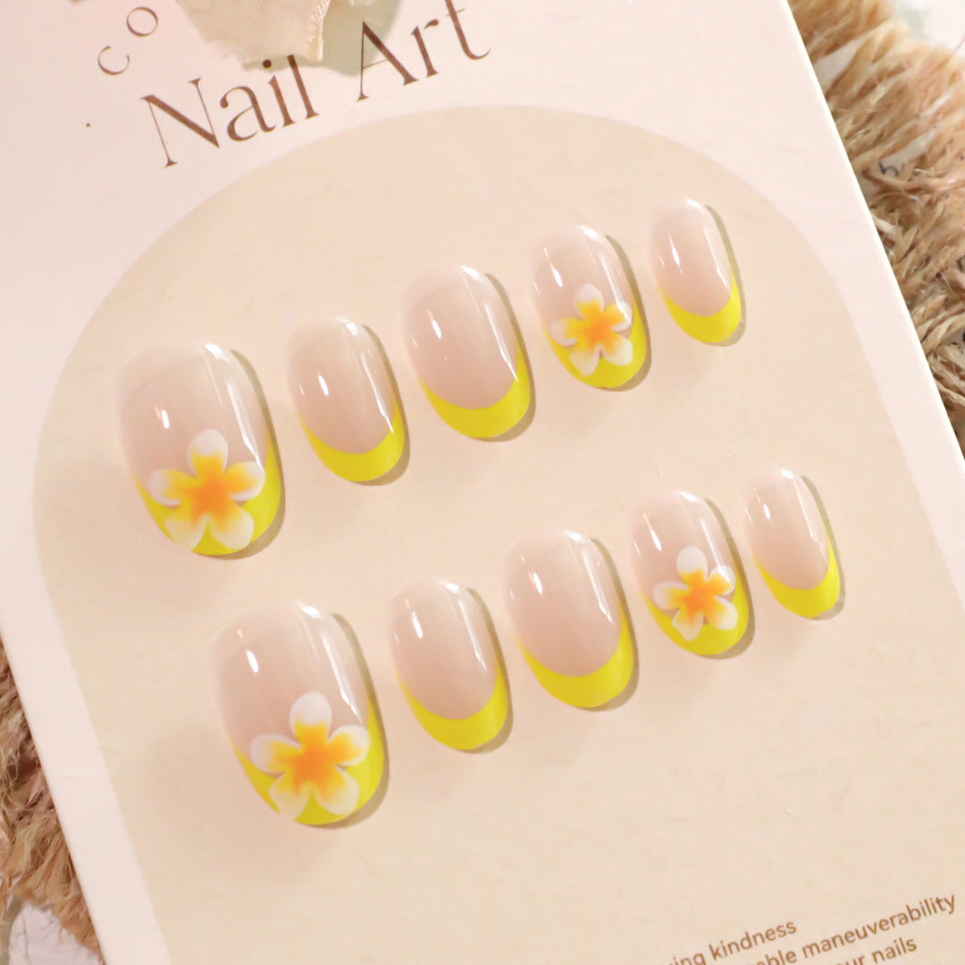 Künstliche Nagelkunst mit blühendem Design Karnz