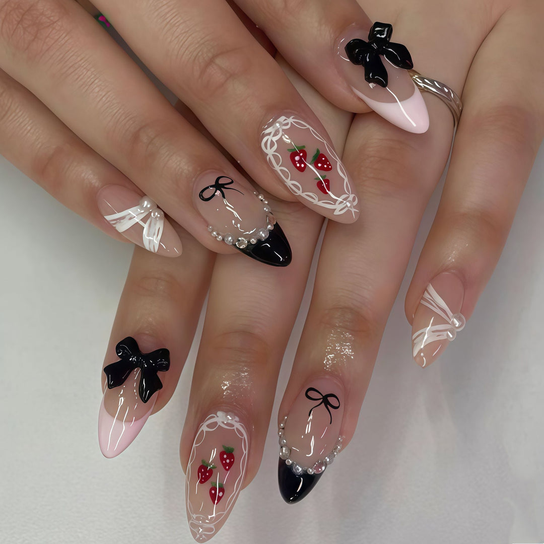Künstlerisches Press-On-Nagel-Set mit Schleifen- und Beeren-Design Karnz