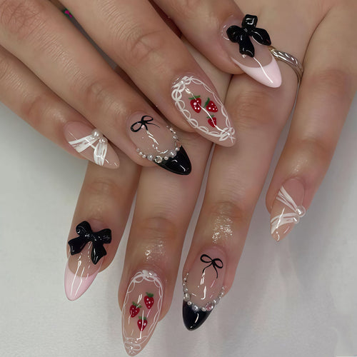 Künstlerisches Press-On-Nagel-Set mit Schleifen- und Beeren-Design Karnz