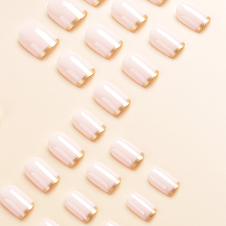Elegante glänzende französische Nagelspitzen Karnz