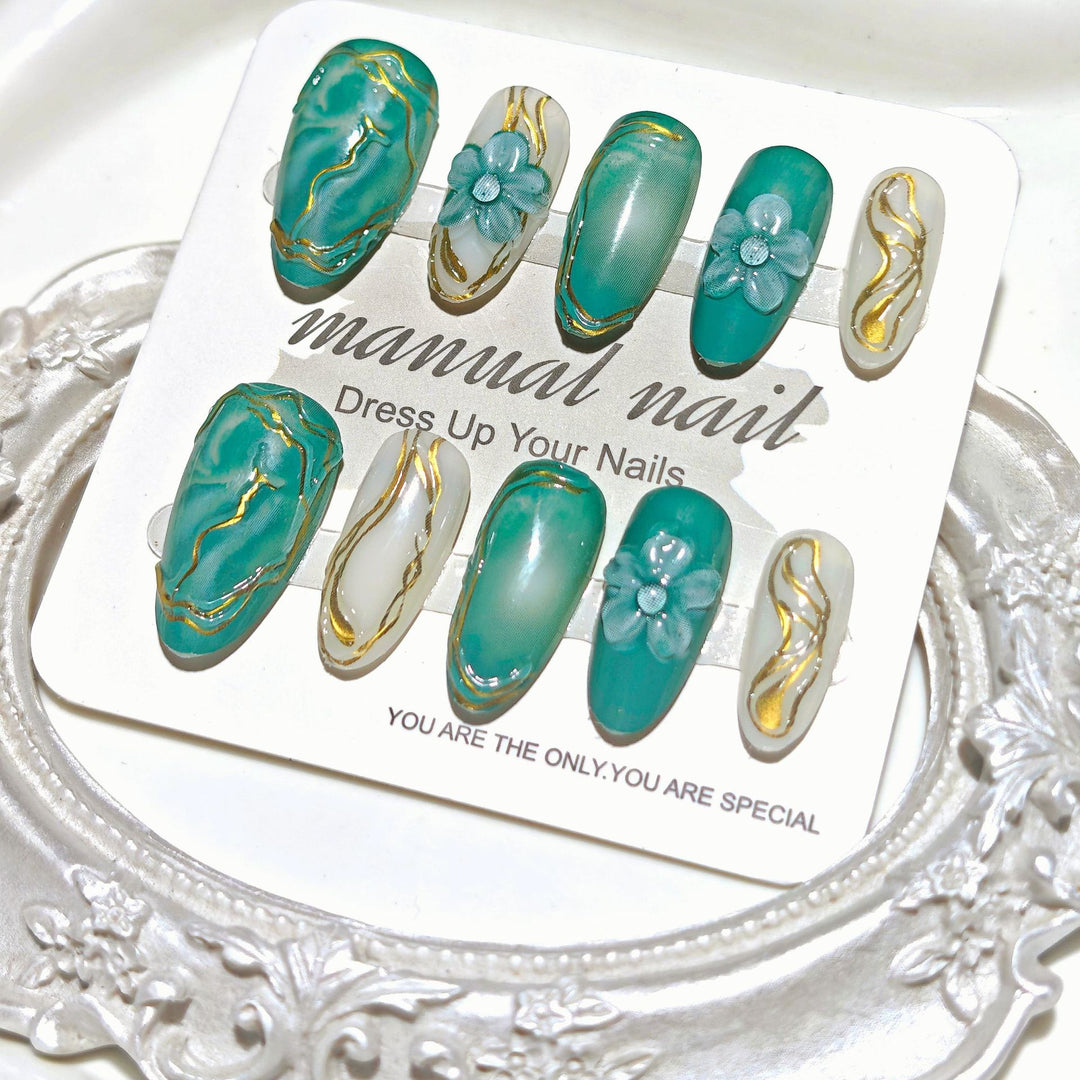 Dekoratives Floral Press-On Nagelkunst Set Karnz