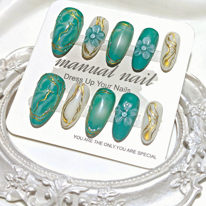 Dekoratives Floral Press-On Nagelkunst Set Karnz