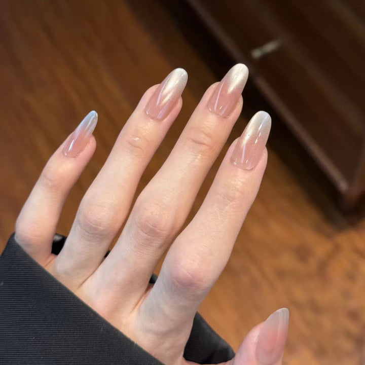 Kunstnägel In Elegantem Ombre-Design Karnz