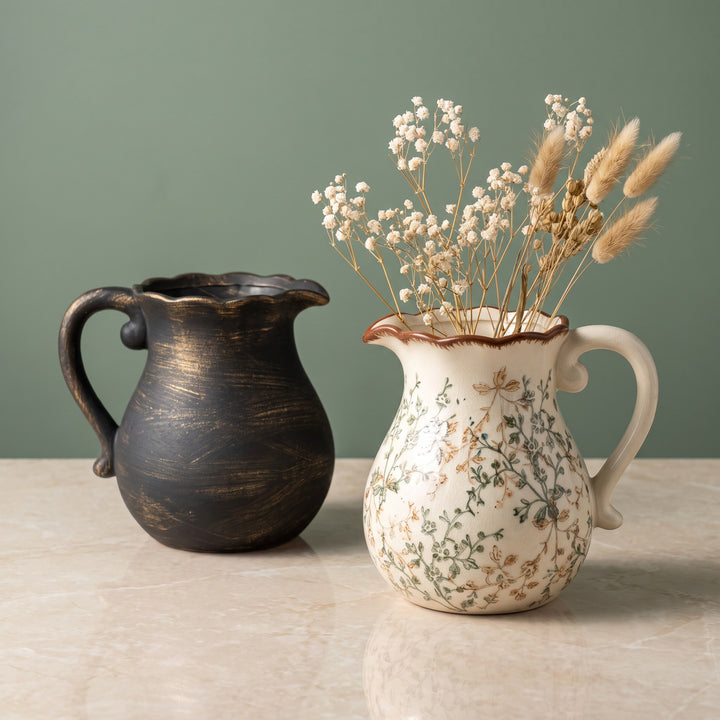 Eleganter Keramikkrug mit floralen Mustern Karnz