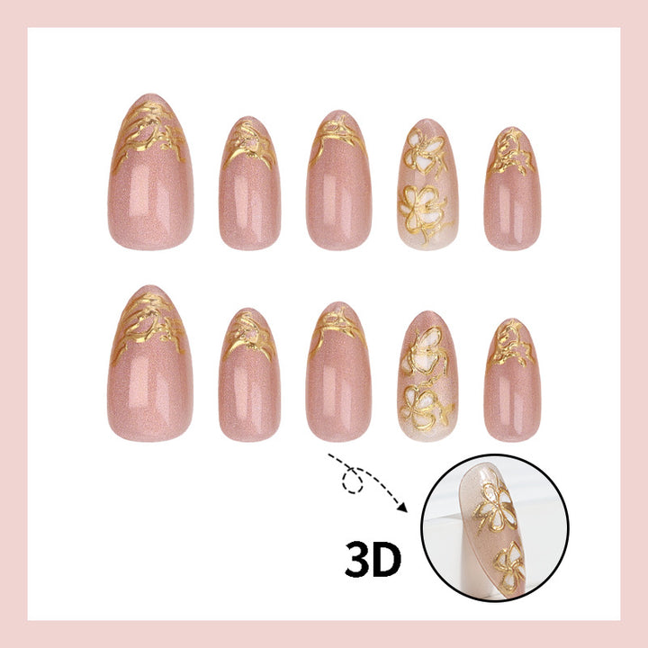 Kunstnagelset mit eleganten Blumendetails Karnz