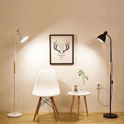 Aufmerksamkeitsstarke Lese-Stehlampe