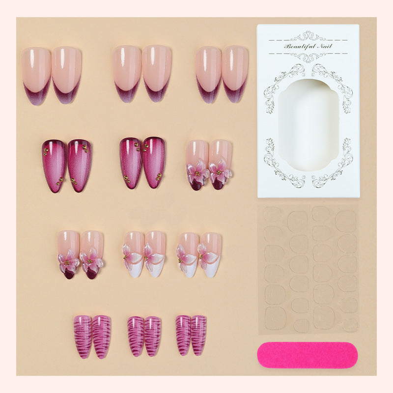 Kunstnagelset mit blumigen Akzenten und Ombre-Effekt Karnz
