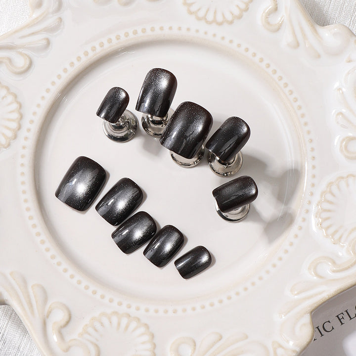 Stylisches Press-On-Nagel-Tips-Set Karnz