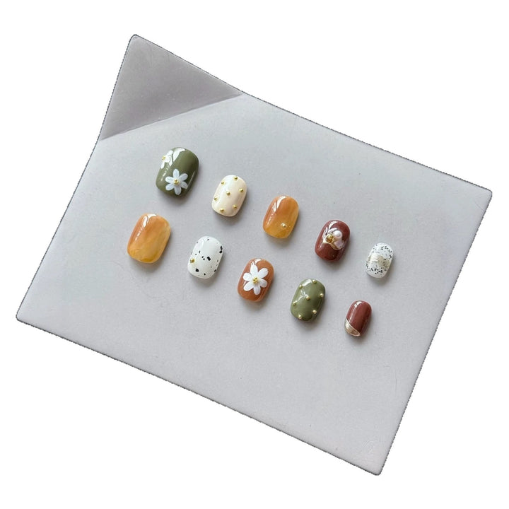 Floral Press-On Nagelset mit Perlenausführungen