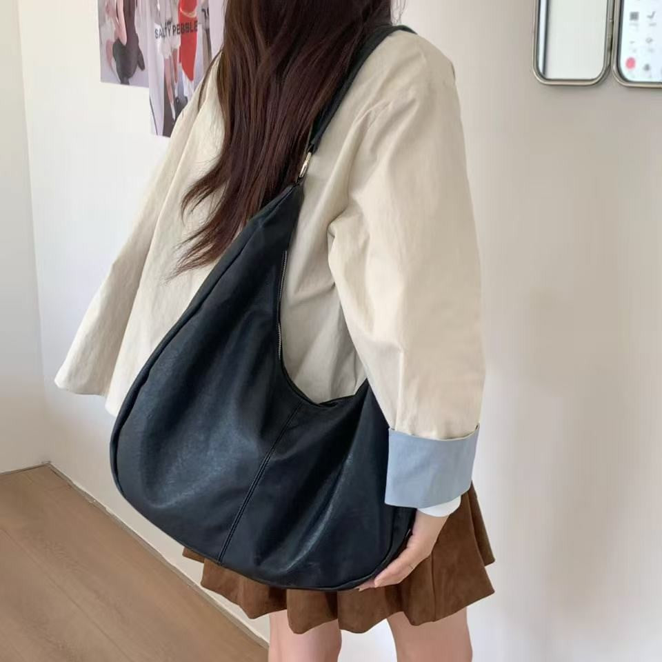 Lässige Wildleder-Schultertasche