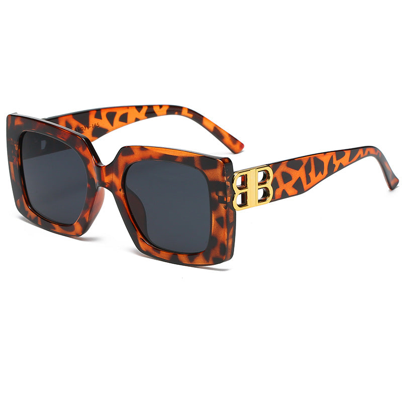 Damen oversized Sonnenbrille mit elegantem Design und luxuriösen Details Karnz
