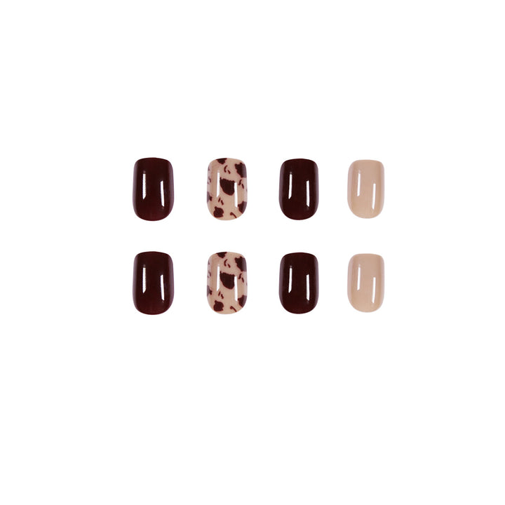 Exklusive Nagelart mit Tiermuster und Glanz Karnz