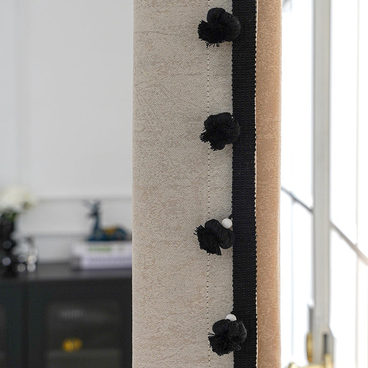 Dekorative Vorhangborte mit Pompons Karnz