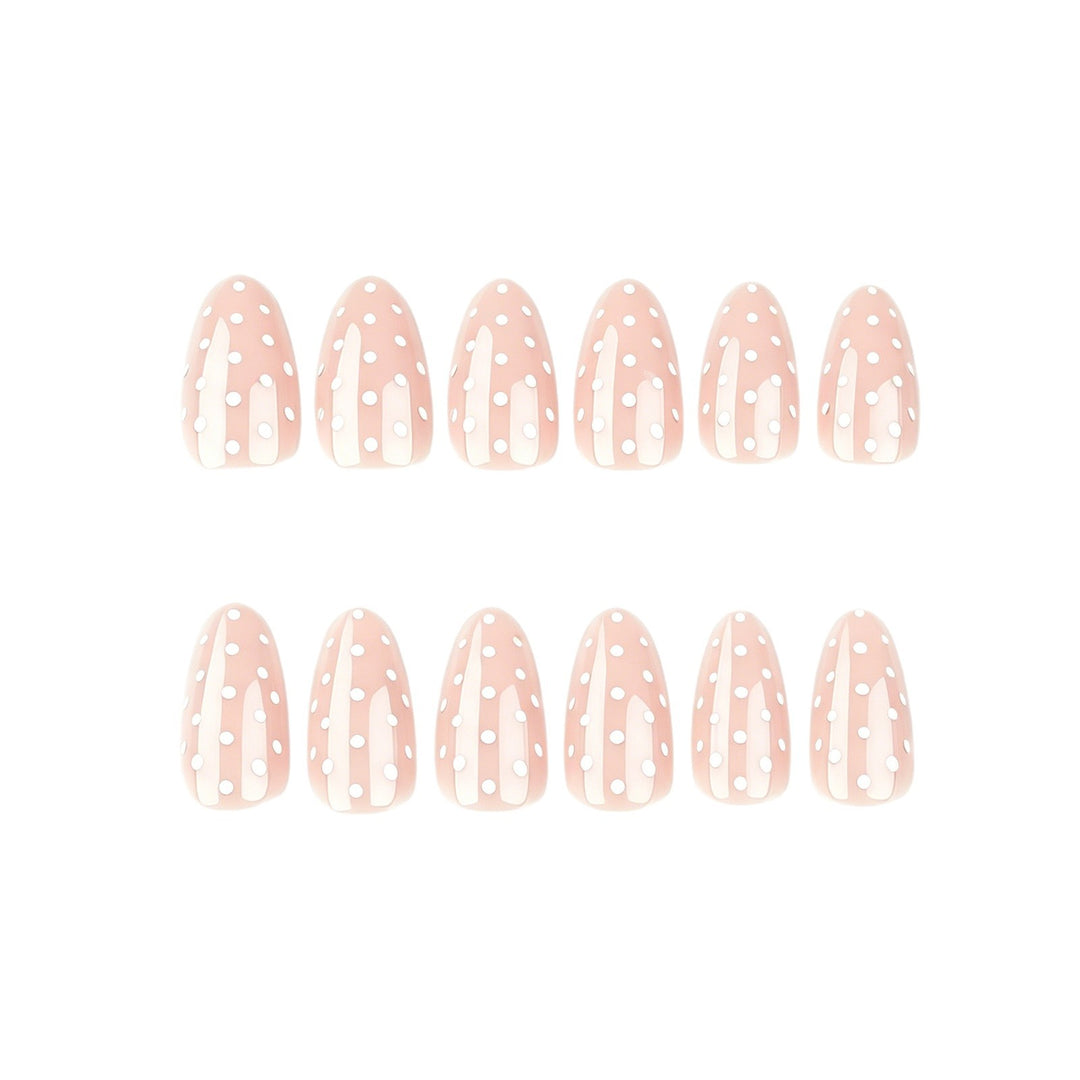 Elegante mandelförmige Nagelkunstverzierungen Karnz 1789915539