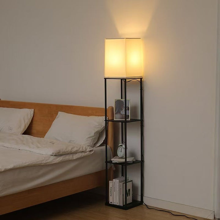 Zeitgenössische Regal-Stehlampe
