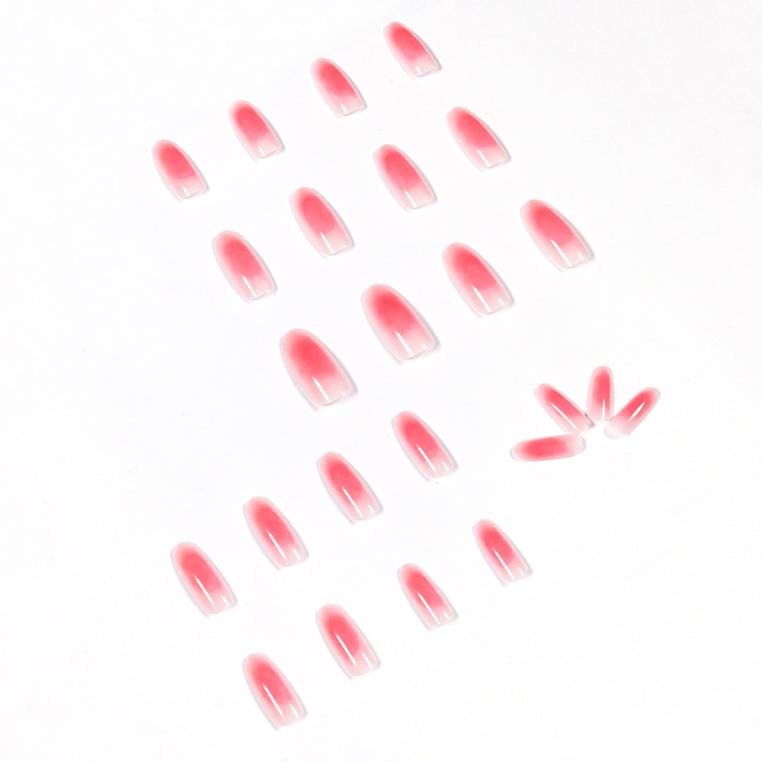 Kunstvolle Nagelverlängerungen im eleganten Ombre-Design Karnz