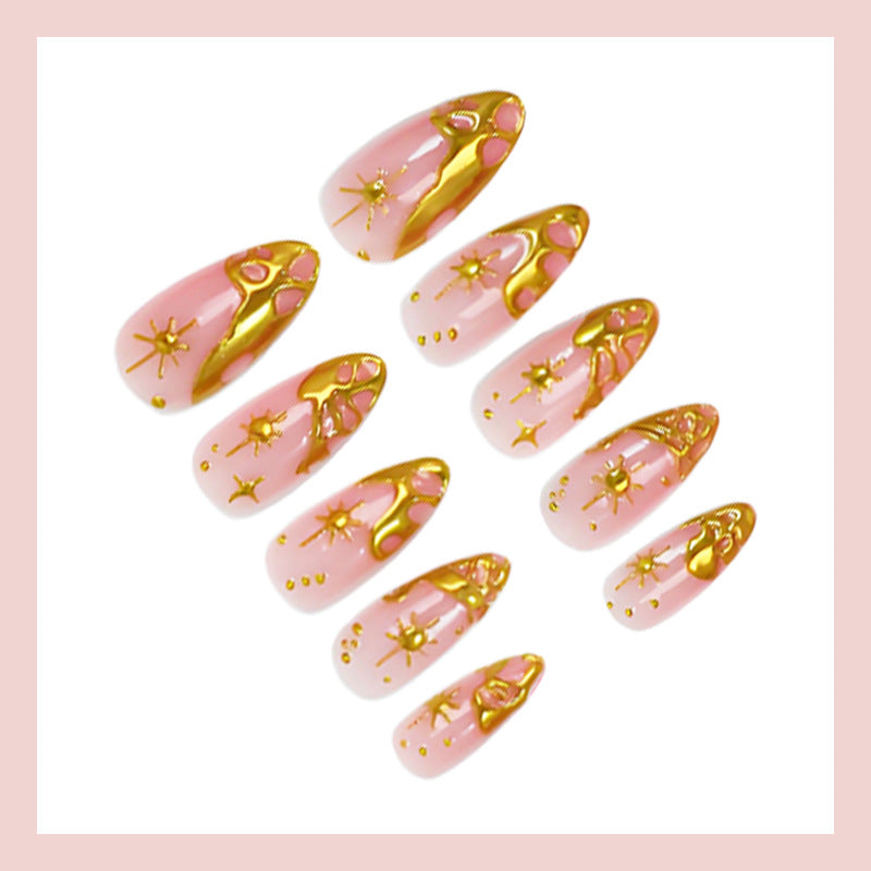 Kunstnagelset mit Glamourösen Goldakzenten und Eleganten Designs Karnz