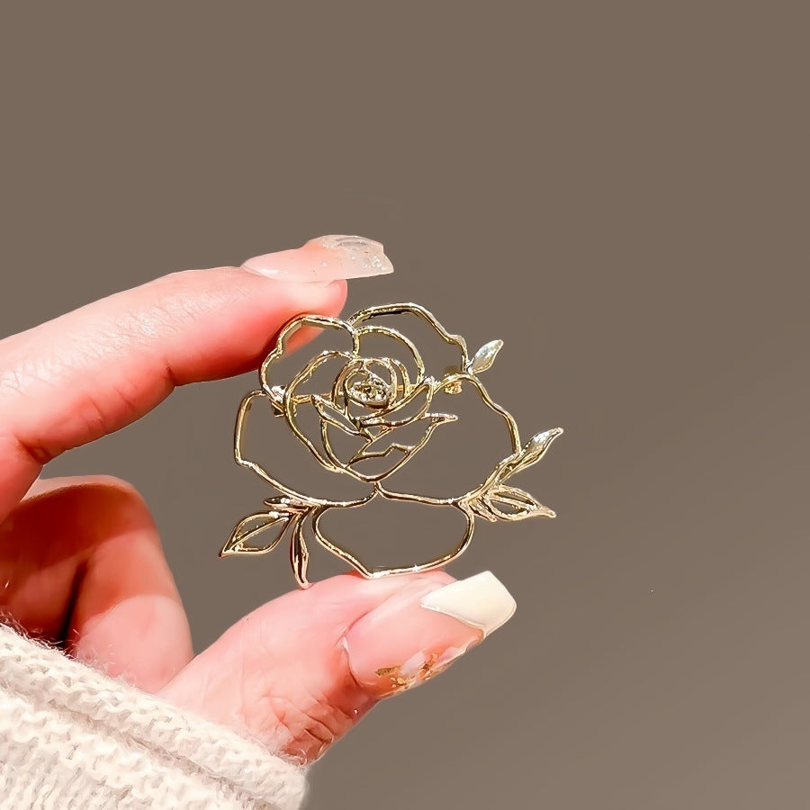 Elegante Rosé Brosche Karnz