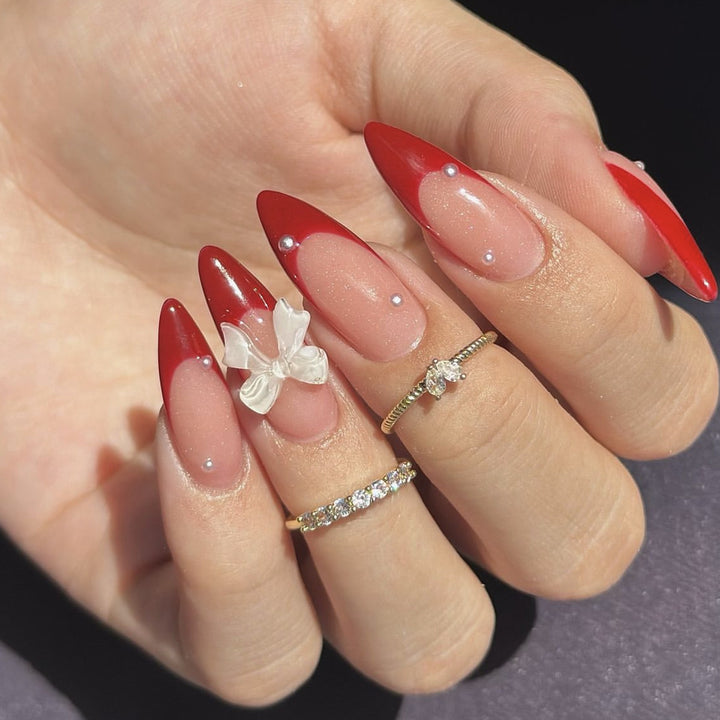 Elegante Stiletto-Nagelkunstverlängerungen mit 3D-Schmetterlingsakzenten Karnz