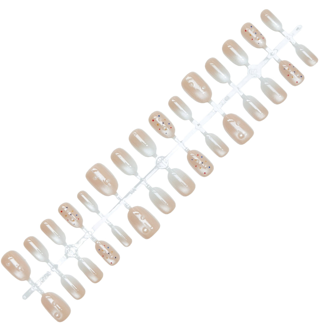 Dekoratives Press-On Nagelset mit Perlmutt- und Glitzerakzenten