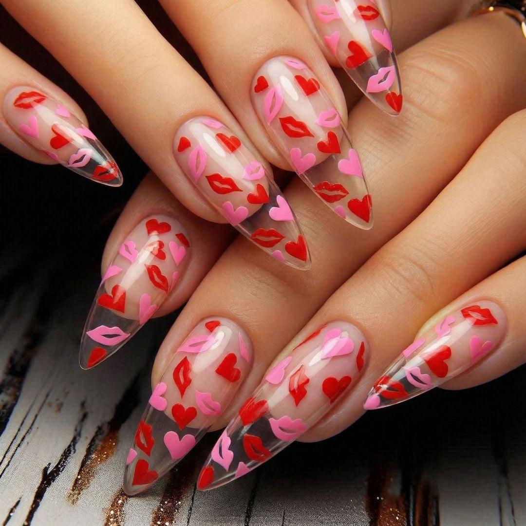 Künstliche Nagelspitzen mit Herzen Motiven Karnz