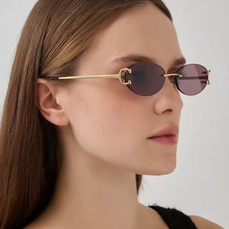 Damen elegante ovalförmige Sonnenbrille mit modischem Metallrahmen Karnz