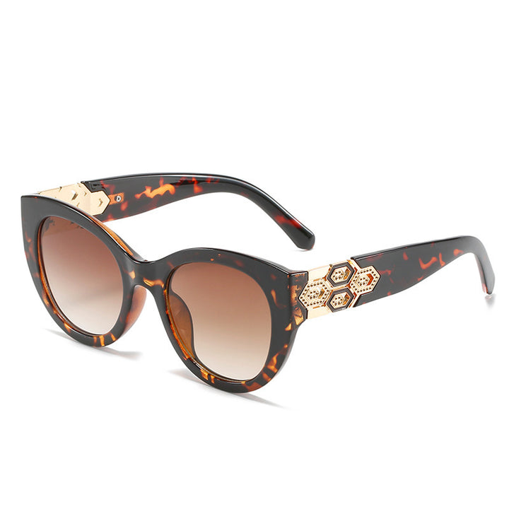 Modische Cat-Eye-Sonnenbrille mit dekorativen Akzenten Karnz