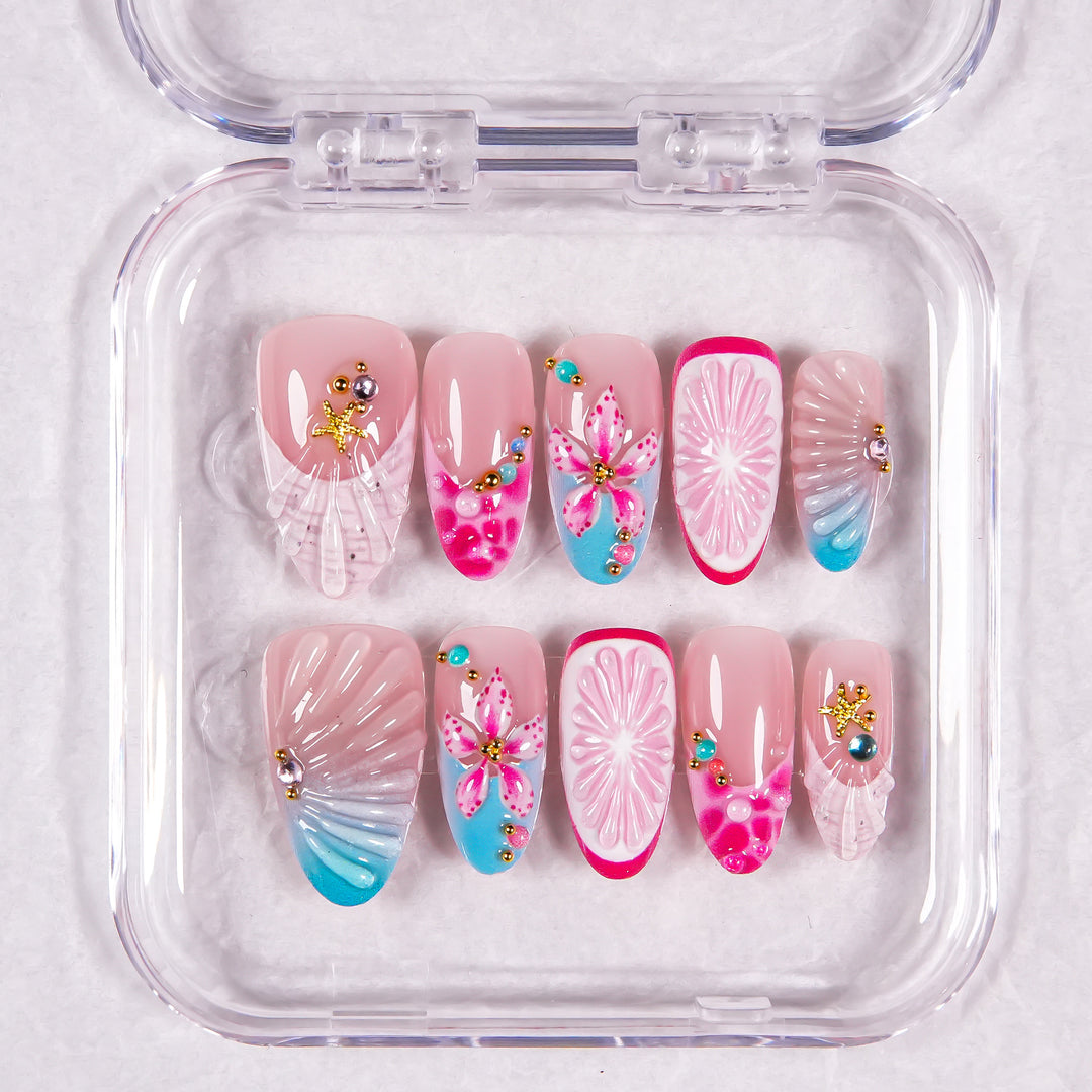 Künstlerisches Press-On Nail Set mit floralen Akzenten