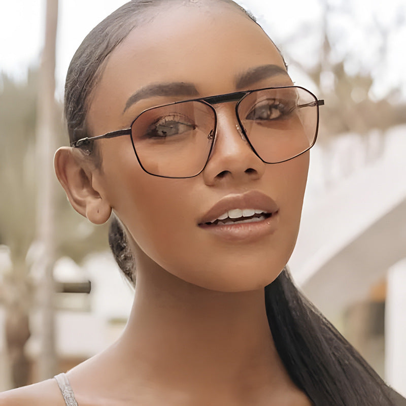 Damen Sonnenbrille im modernen, geometrischen Design mit robustem Metallrahmen Karnz