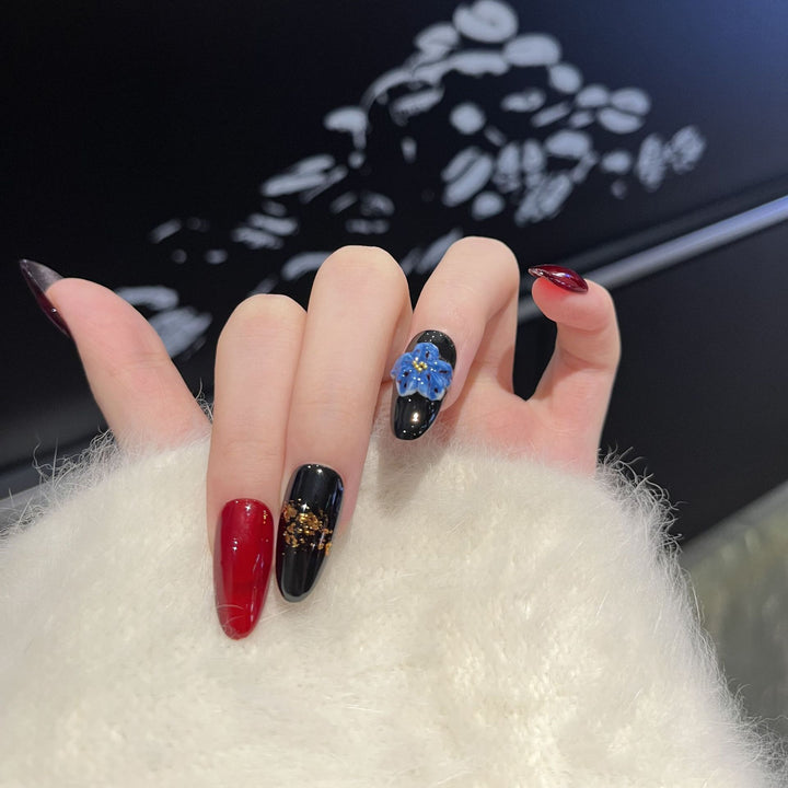 Künstlerisches Floral Akzent Press-On Nagelset Karnz