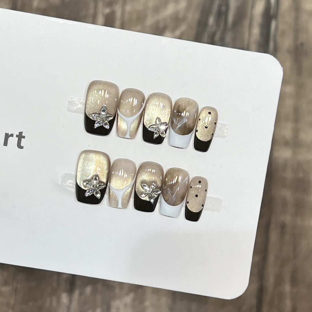 Elegantes Press-On Nail Art Set mit floralen Verzierungen Karnz