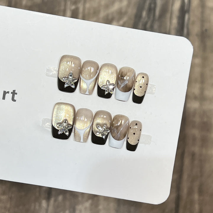 Elegantes Press-On Nail Art Set mit floralen Verzierungen Karnz