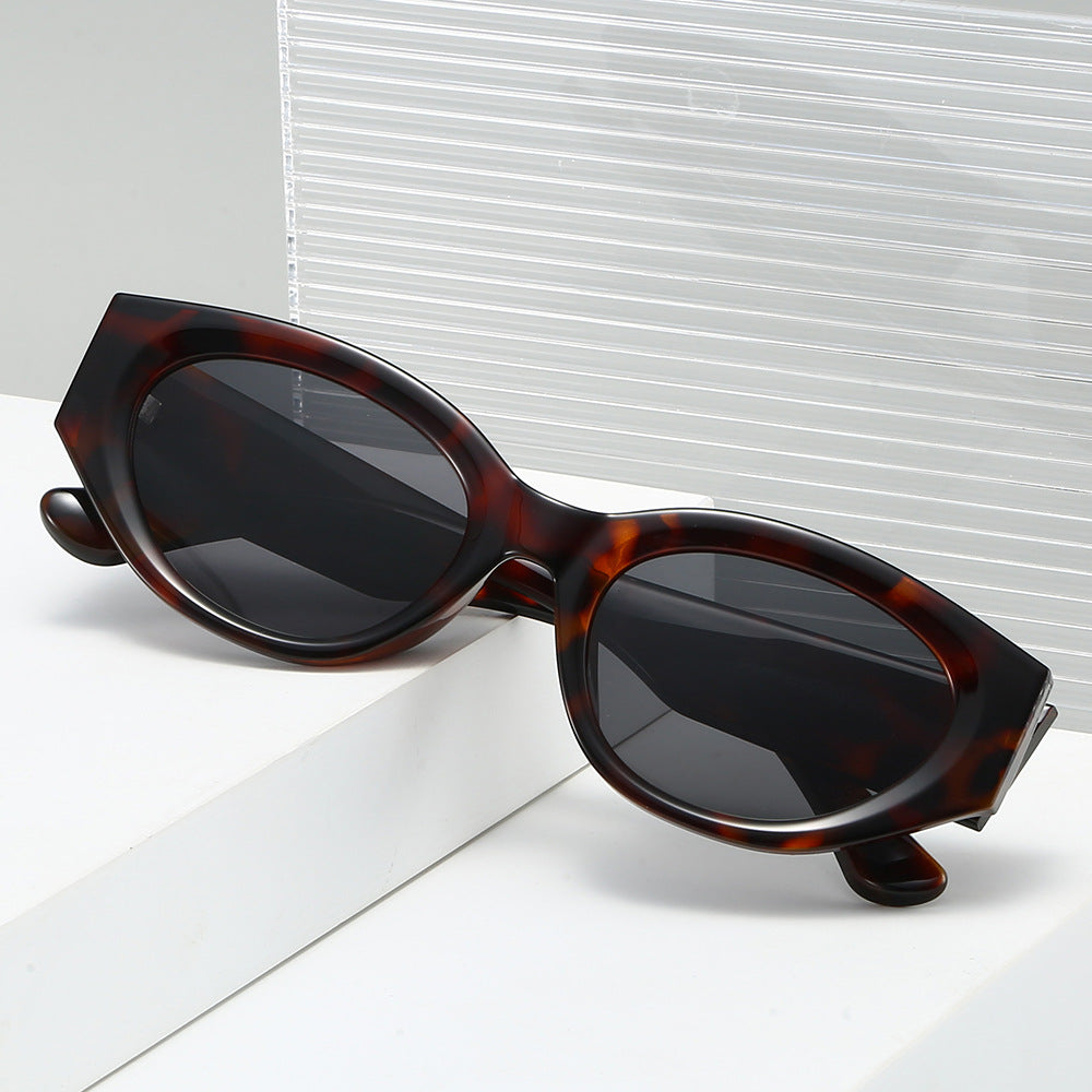 Damen Cat-Eye Sonnenbrille mit modernem, transparentem Rahmen und UV-Schutz Karnz