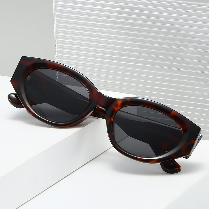 Damen Cat-Eye Sonnenbrille mit modernem, transparentem Rahmen und UV-Schutz Karnz
