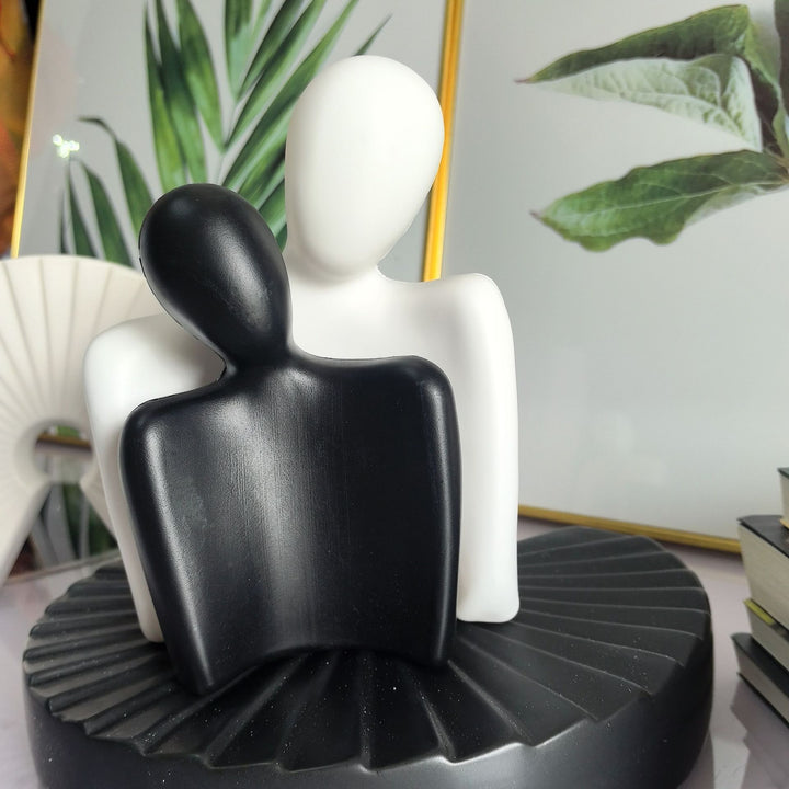 Künstlerische Dualfigur Dekoration Karnz
