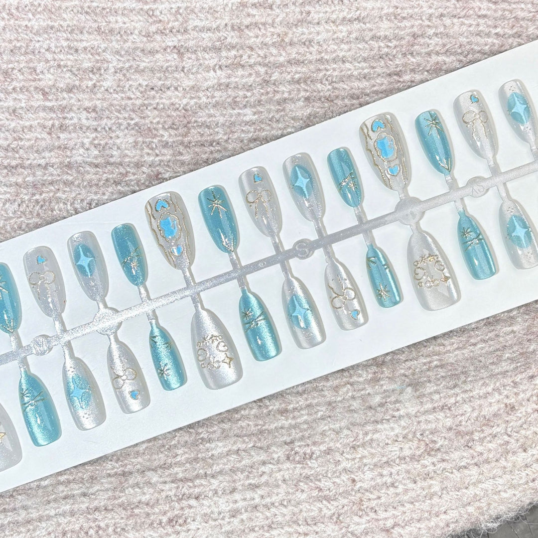 Elegantes Press-On Nagelkunst-Set mit dekorativen Akzenten