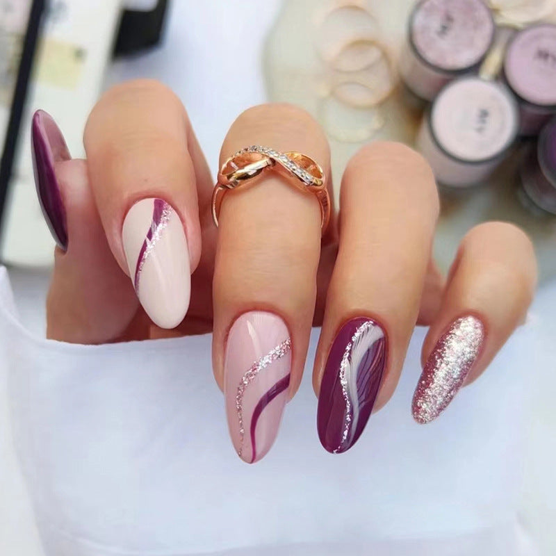 Künstlerisches Herz-Akzent Press-On Nagelset Karnz