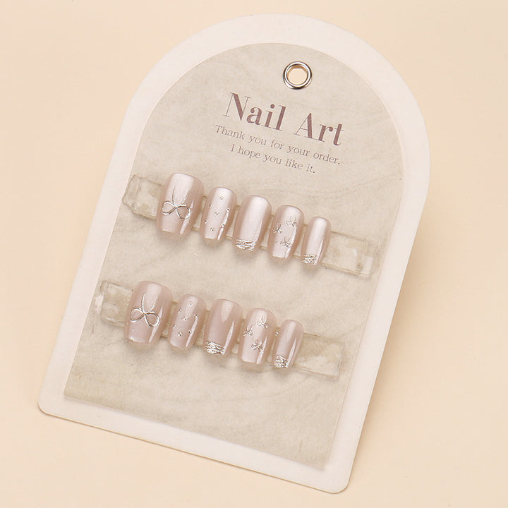 Glamouröses Press-On Nagelkunst-Set mit stylishen Edelstein-Akzenten Karnz