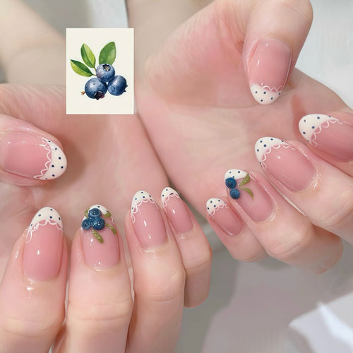 Thematisches dekoratives Press-On-Nagelset mit künstlerischen Designs