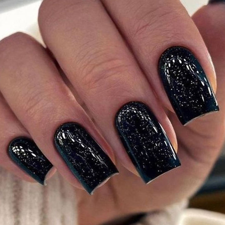 Glitzernde Nagelkunst-Verzierungen Karnz