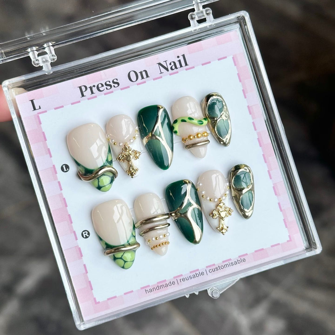 Handgefertigtes Glamouröses Press-On-Nagelset mit dekorativen Akzenten