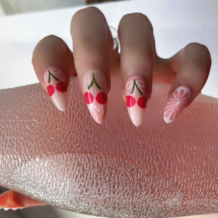 Premium Press-On Nail Set mit dekorativen Akzenten Karnz